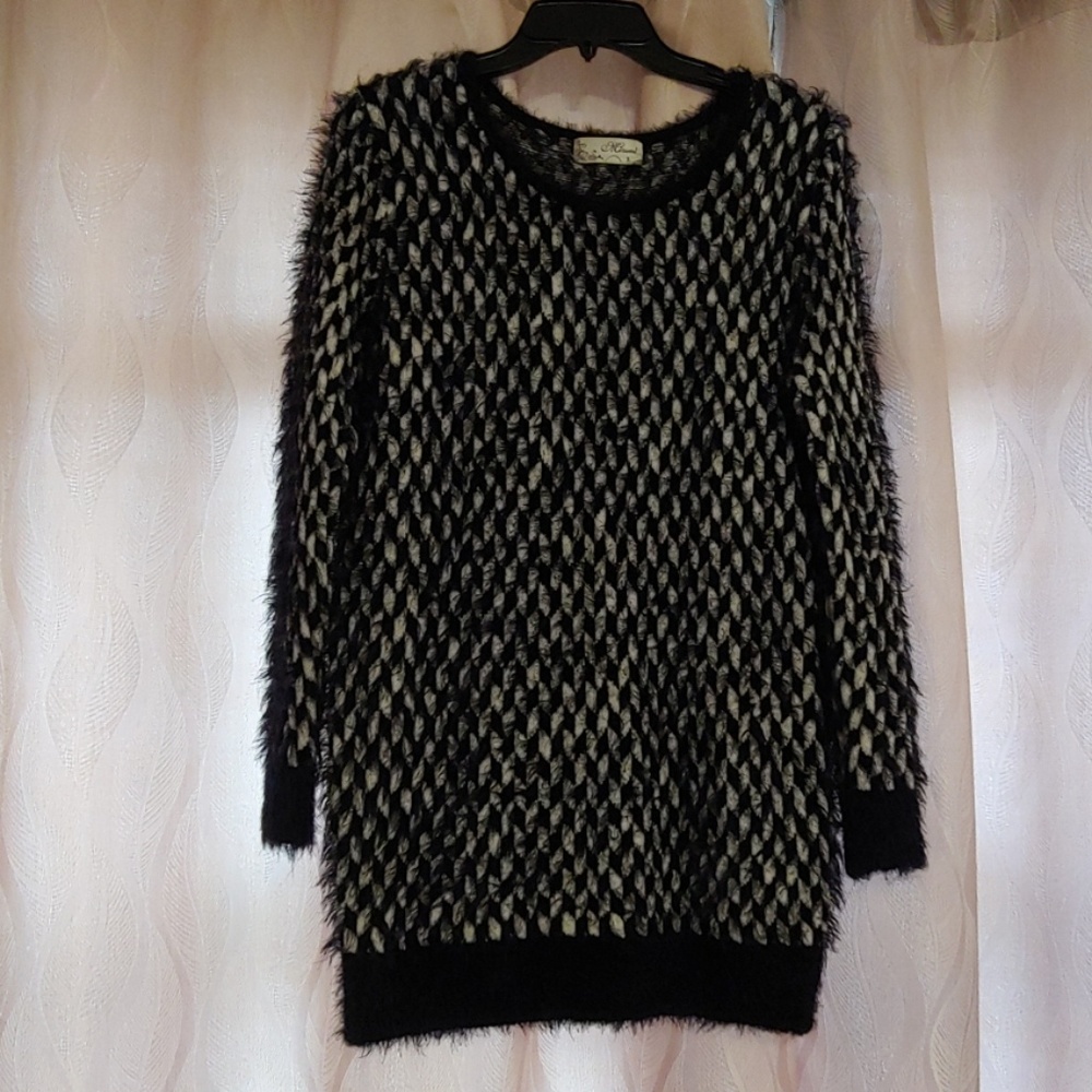 Mizumi. Sweater. Size S.